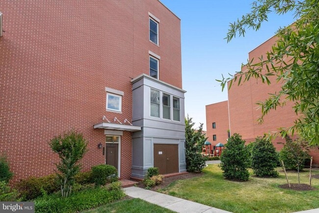 Building Photo - 1804 Potomac Ave