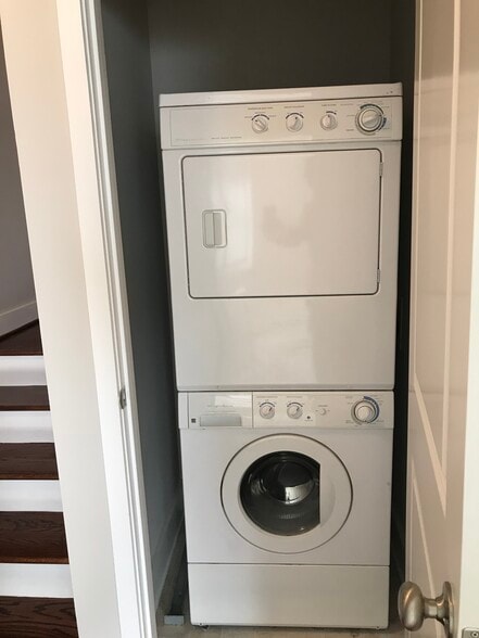 Building Photo - 220 Semel Cir NW