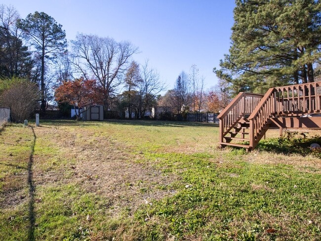 Building Photo - Updated Chesterfield 3BR with Large Yard