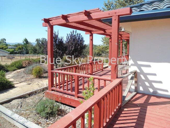 Building Photo - Gated Home