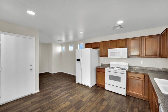 Building Photo - Cute 3 bedroom 1 car garage 2 story home!