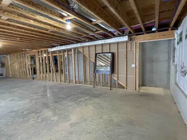 Building Photo - Built in 2020! 3 Bed 2 Bath w/ FENCE and UF Walk Out Basement