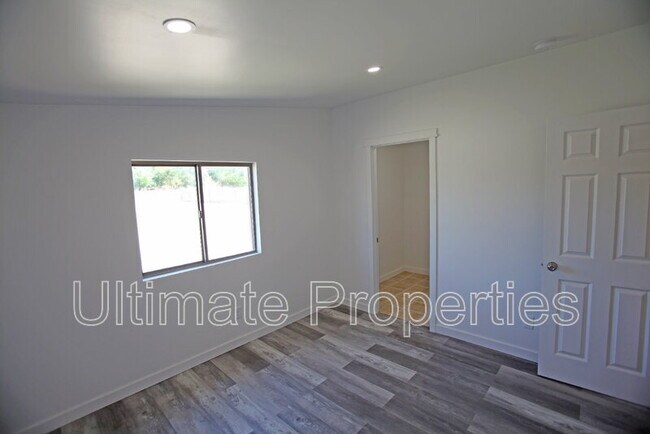 Building Photo - 38405 N 27th Ave