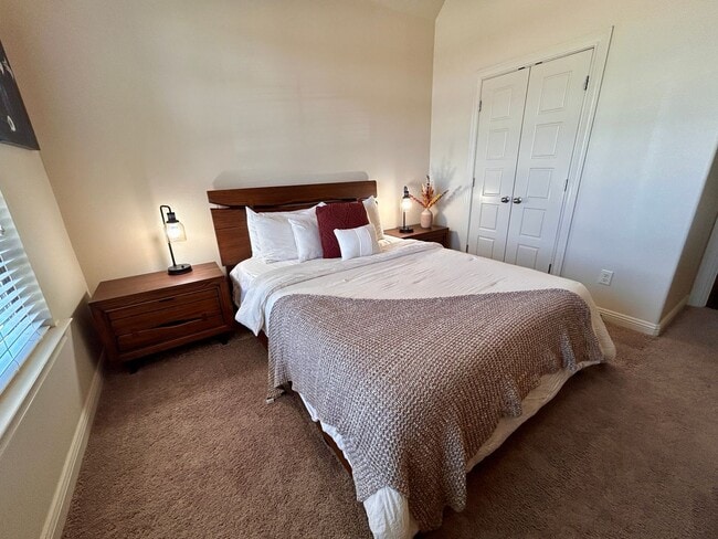 Building Photo - 3 Bed 2 Bath Mid Term Rental