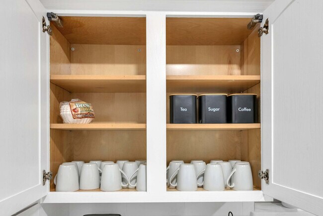 Building Photo - 1901 Cordova Bend