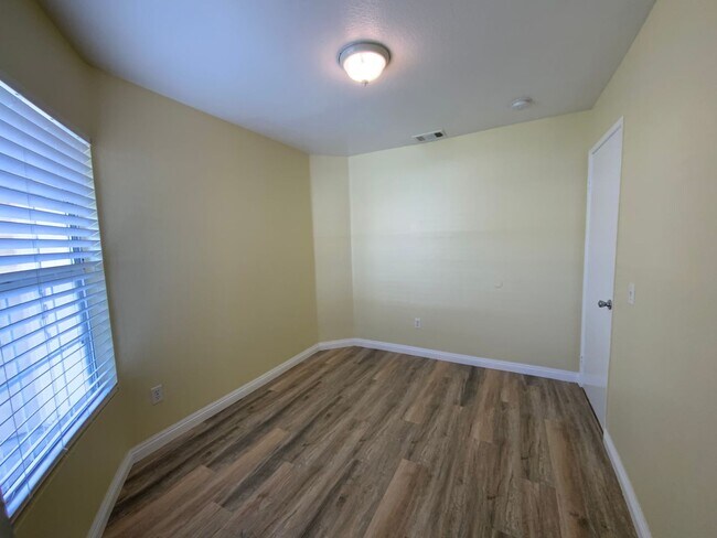 Building Photo - 31651 Willow View Pl