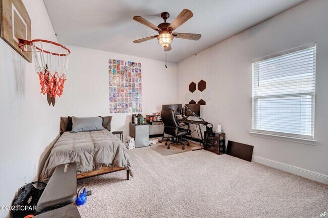 Building Photo - 145 Martingale Lp
