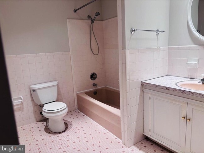 Building Photo - 327 Walden Rd