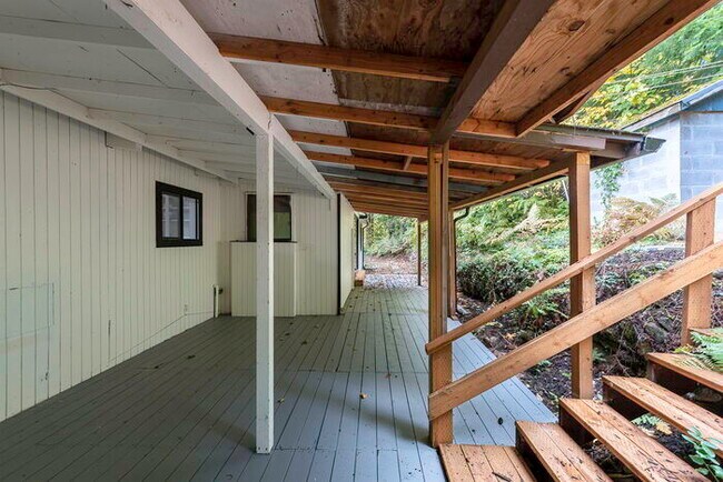 Building Photo - BEAUTIFUL CABIN STYLE HOME ACROSS FROM SIL...