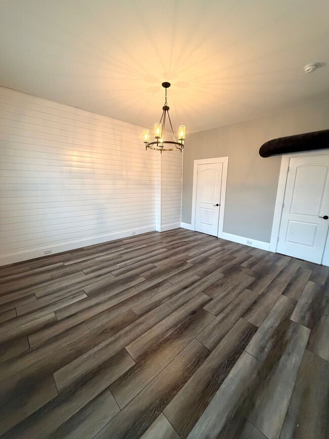 Building Photo - 252 N Mulberry St