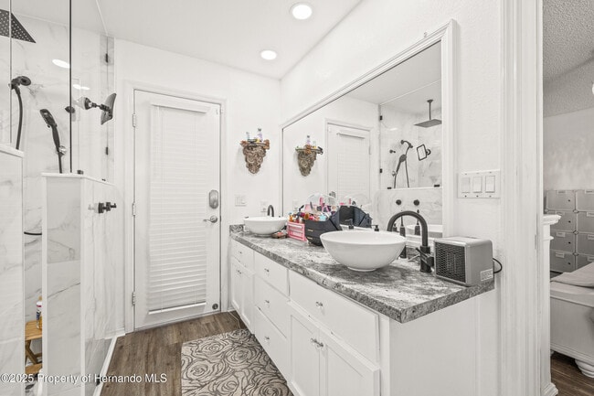 Building Photo - 4052 Montano Ave