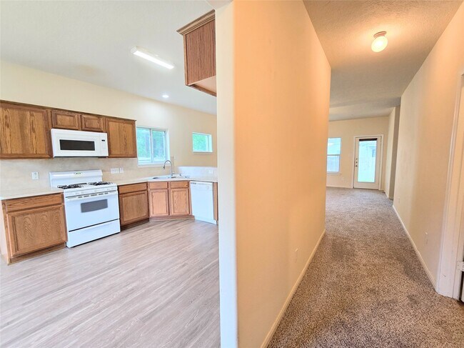 Building Photo - 802 Marksey Ct