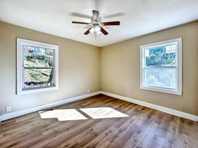 Building Photo - Cozy 3-Bedroom Home with Modern Amenities ...