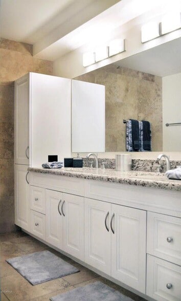 Main Bathroom - 7137 E Rancho Vista Dr