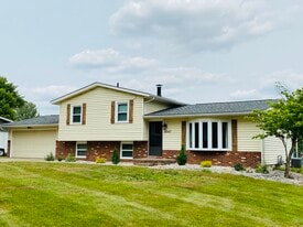 Building Photo - 2047 Zircon St NE