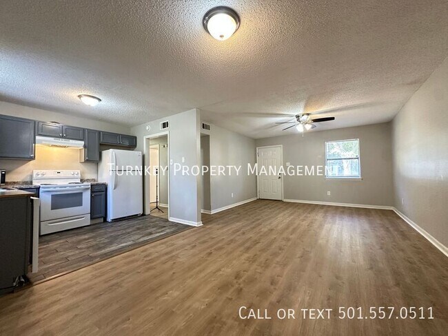 Building Photo - 361 N Oak Ct
