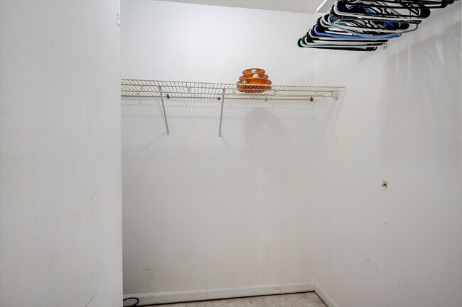Building Photo - Fully Furnished Home