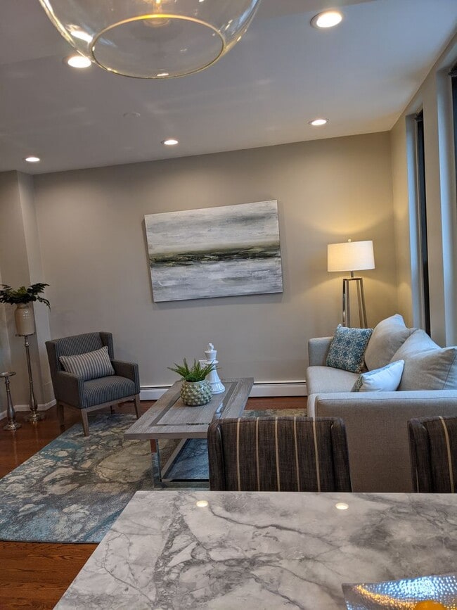 Building Photo - Kenmore Square recently renovated x-large 1 bedroom with parking for June 1!