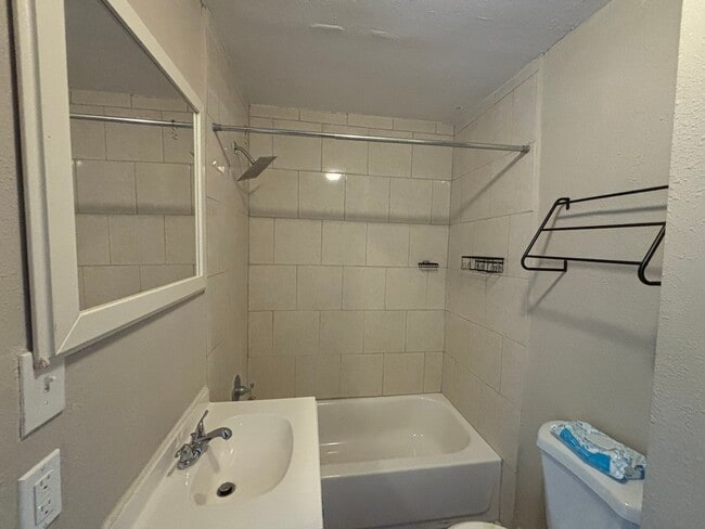 Building Photo - 207 Frawley St