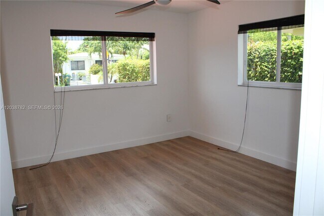 Building Photo - 3827 SW 88th Ct