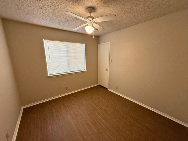 Building Photo - Move-In Special. ½ off the first full month's rent with a 12-month lease.