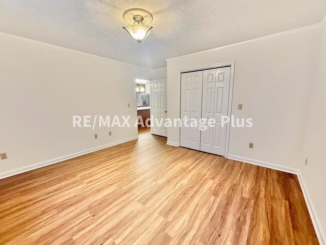 Building Photo - Spacious home with fiber internet close to Charlotte Court House