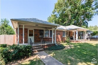 Building Photo - 209 S Custer Ave