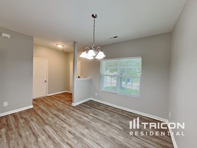 Building Photo - 570 Clear Meadow Dr