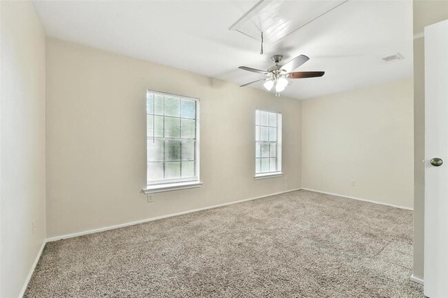 Building Photo - 329 Gleneagles Dr