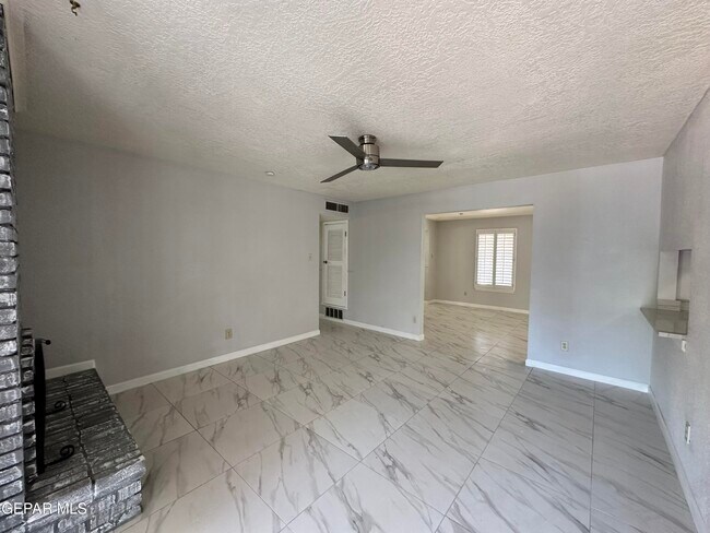 Building Photo - 10838 Valle Grande Ct