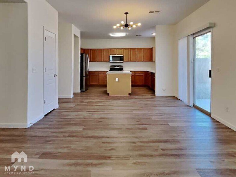 Building Photo - 1635 S Starling Dr