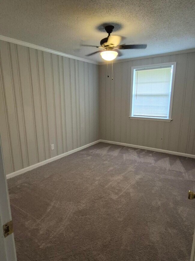 Building Photo - 3314 Oakridge Dr