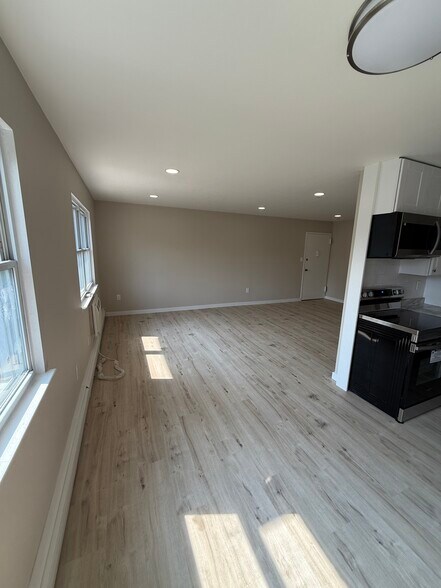 Building Photo - 61 Stonehurst Blvd