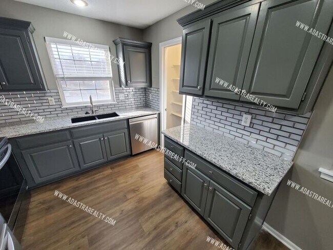 Building Photo - Gorgeous Modern Shawnee Townhome!! So much...