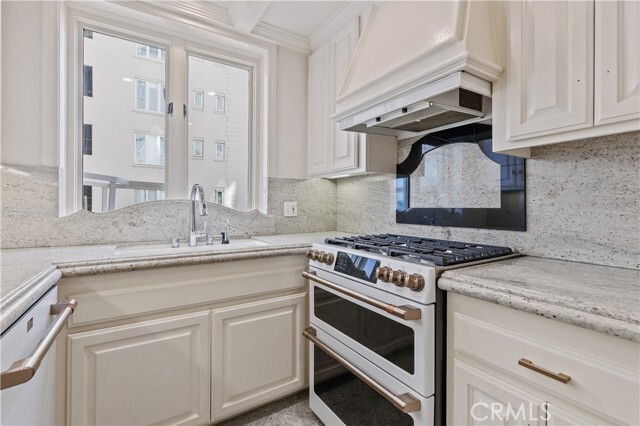 Building Photo - 1424 N Crescent Heights Blvd