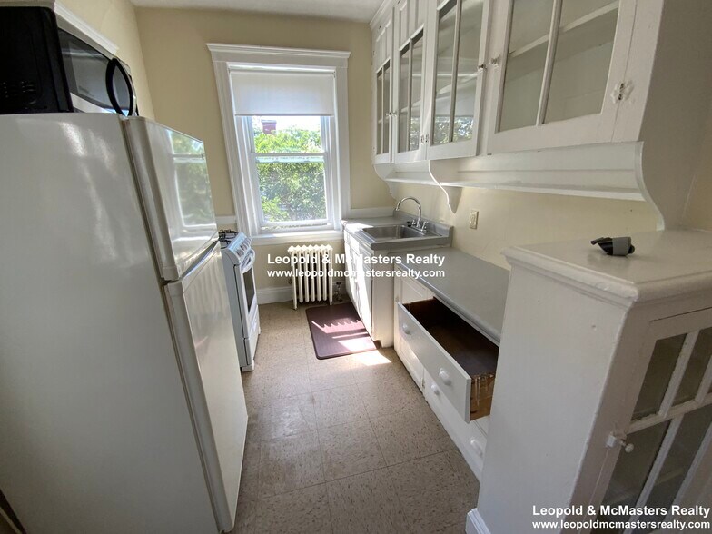 Primary Photo - 51 Linden St