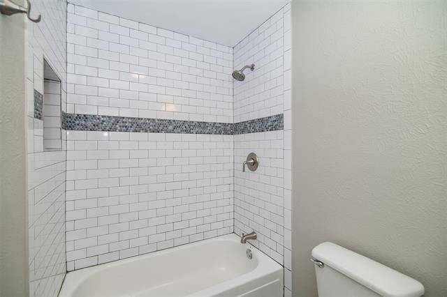 Building Photo - 7616 Parkwood Ln