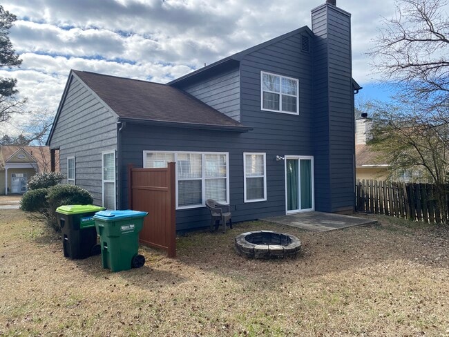 Building Photo - 2200 Parkside Dr