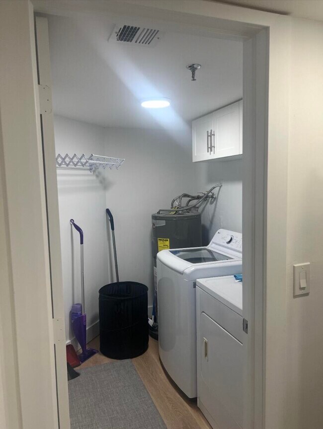 Building Photo - 955 Egret Cir