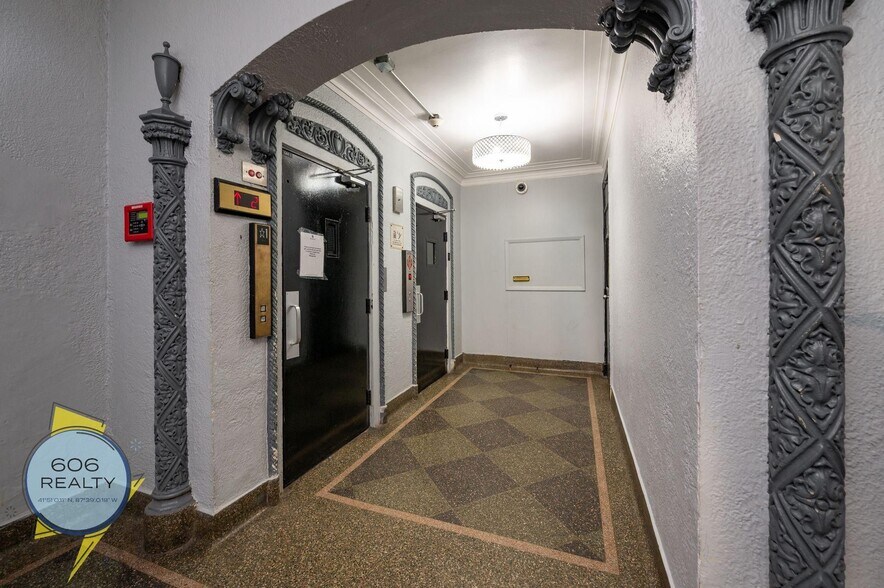Building Photo - 6930 N Greenview Ave