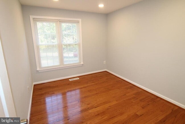 Building Photo - 10089 Bunker Woods Ct