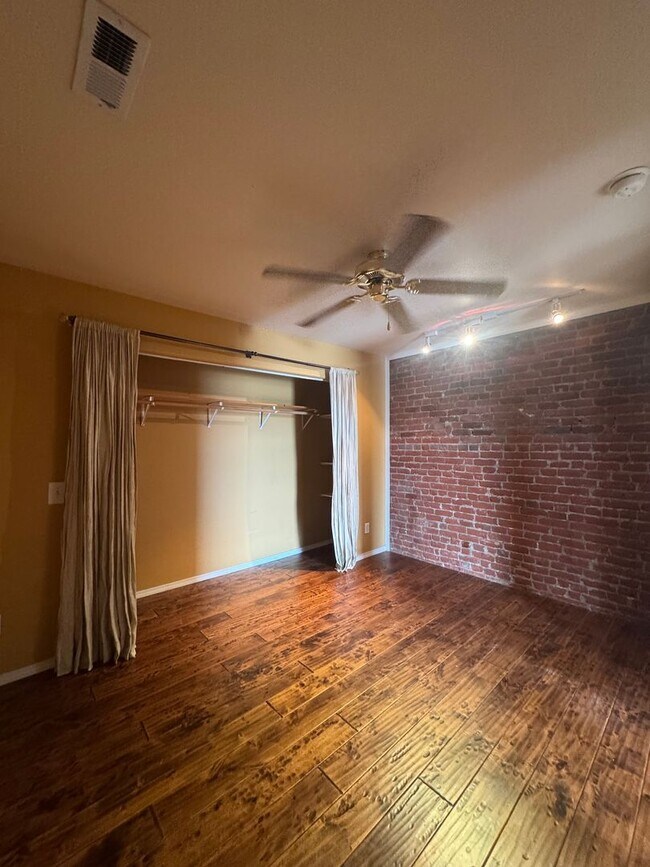 Building Photo - 410.5 S Pearl St