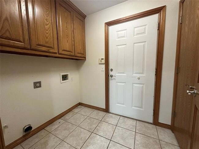 Building Photo - 15713 Traditions Blvd