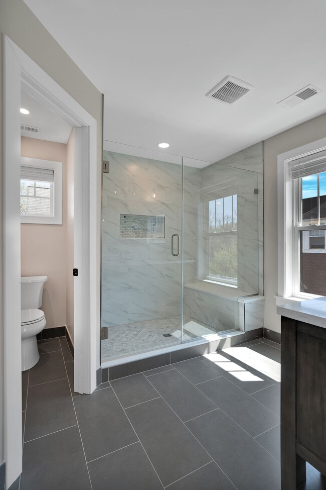 Building Photo - 6427 83rd Pl