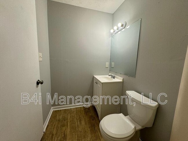 Building Photo - 918 Lakewood Ln