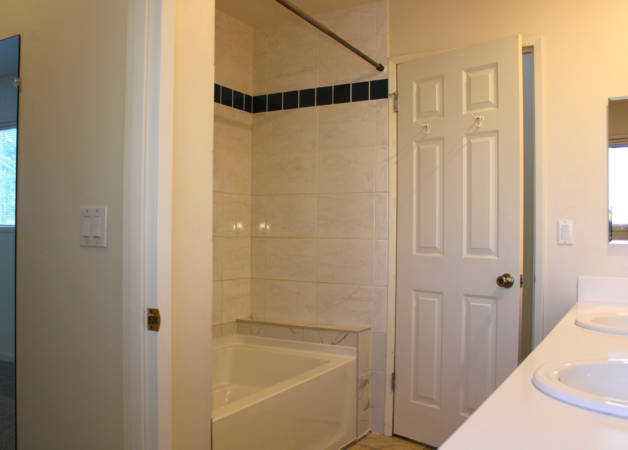 Building Photo - 1219 1st St