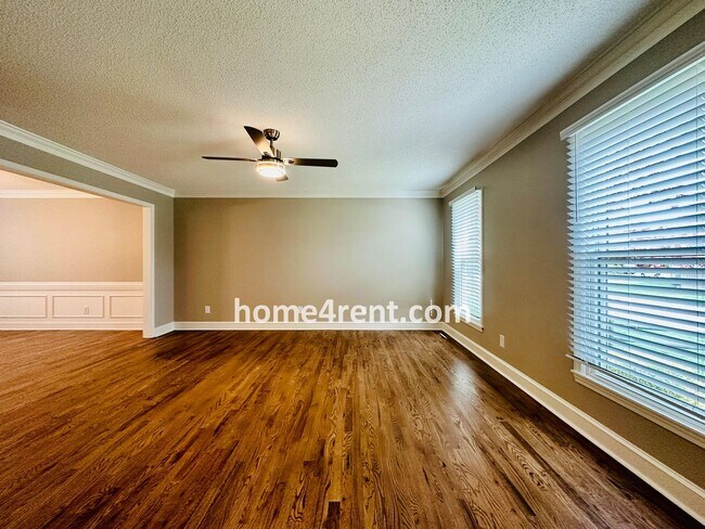 Building Photo - Wonderful Belton Home w/ Wood Floors, Finished Basement and Fenced Yard!