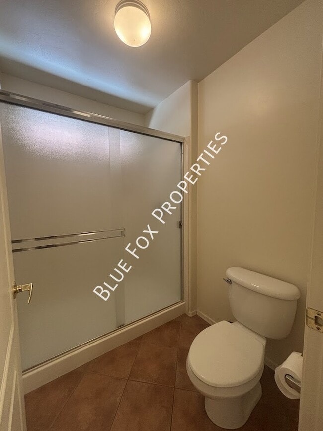 Building Photo - 270 E Shore Cliff Pl