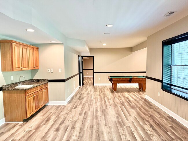 Building Photo - GORGEOUS FORMER MODEL HOME - MINUTES TO QUANTICO