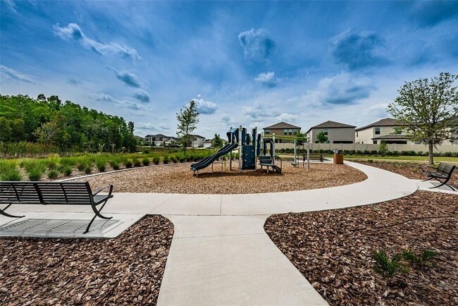 Building Photo - 8327 Crescent Oaks Dr